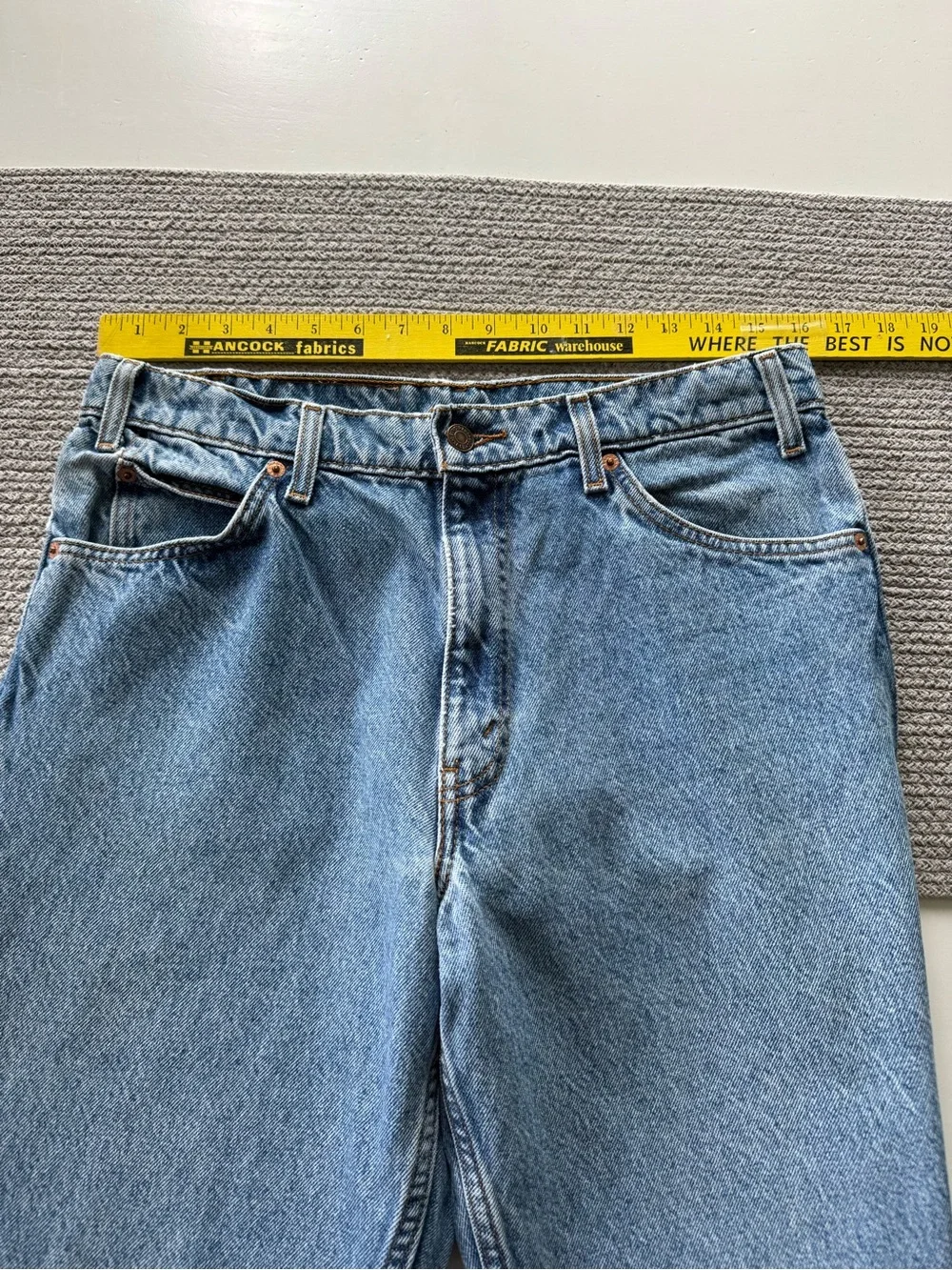 Vintage 90s Levi’s 550 Orange Tab Denim Relaxed Fit Tapered Leg Jeans 33 x 34